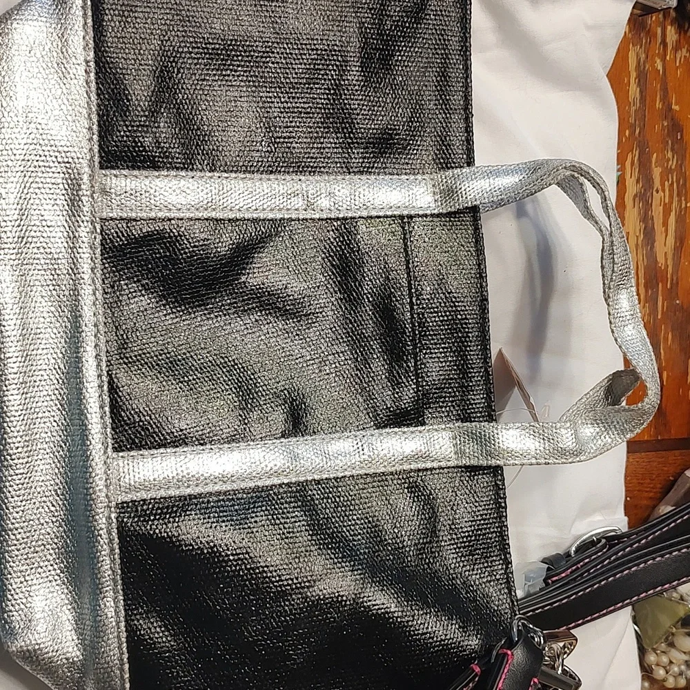 ❤️Victoria Secret Mini Tote Purse Bag Crossbody Silver Black Zippered NWT - Picture 7 of 12